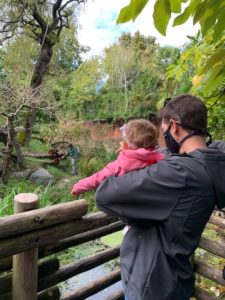 father and daughter at the zoo