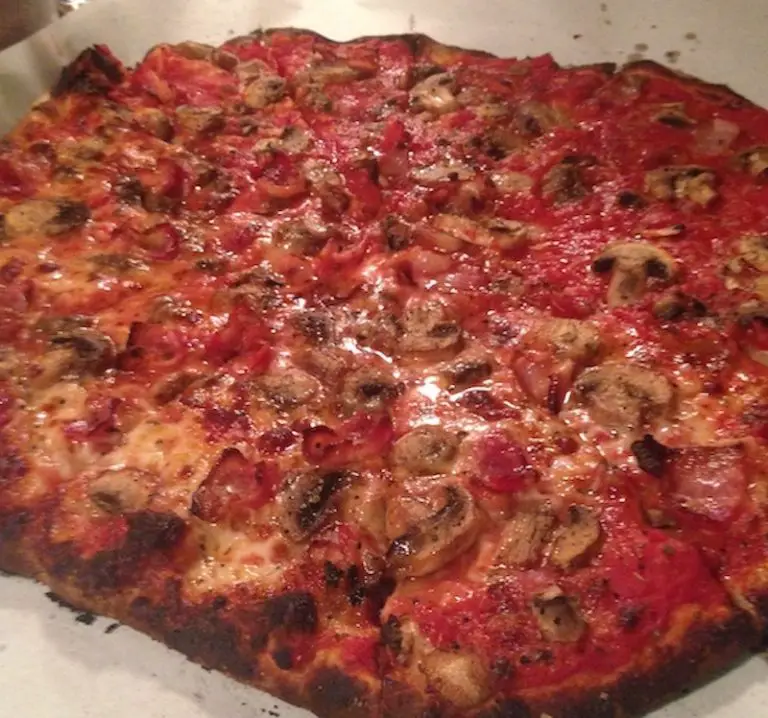 The Complete Guide to New Haven Pizza (From a Local!)