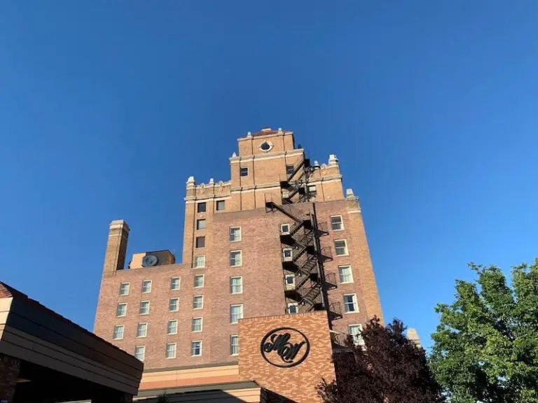 Our Stay at the Marcus Whitman Hotel in Walla Walla (Full Review!)