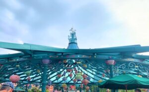 Mad Hatter's Teacups at Disneyland Paris review