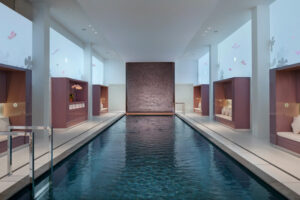Mandarin Oriental's swimming pool and spa, a luxury 5-star hotel in Paris