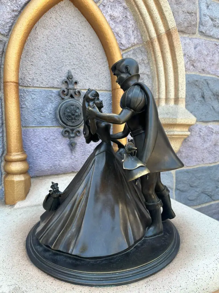 Statue outside of the Bibbidi Bobbidi Boutique