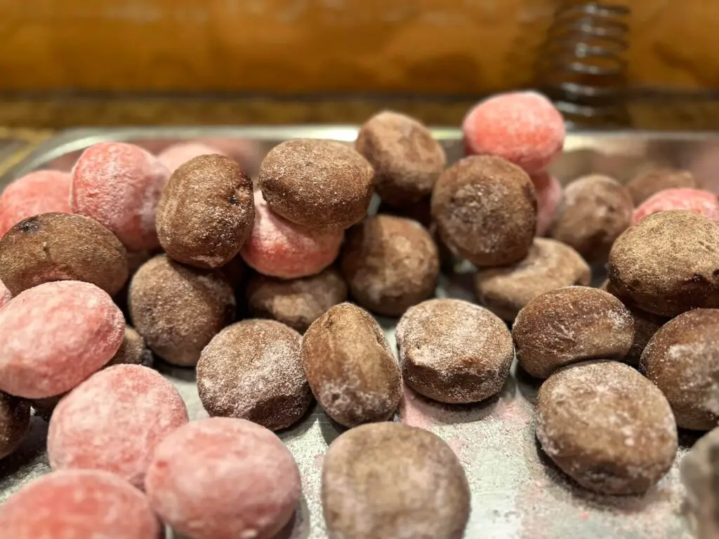 two types of beignets