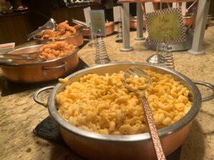 Goofy's Kitchen dinner buffet